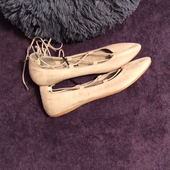 Grey Flats - Picture 3 of 3